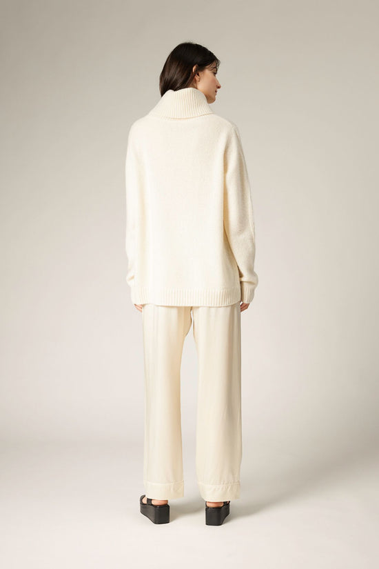 OFF WHITE -- Sui Turtle Neck Oversized Cashmere Sweater